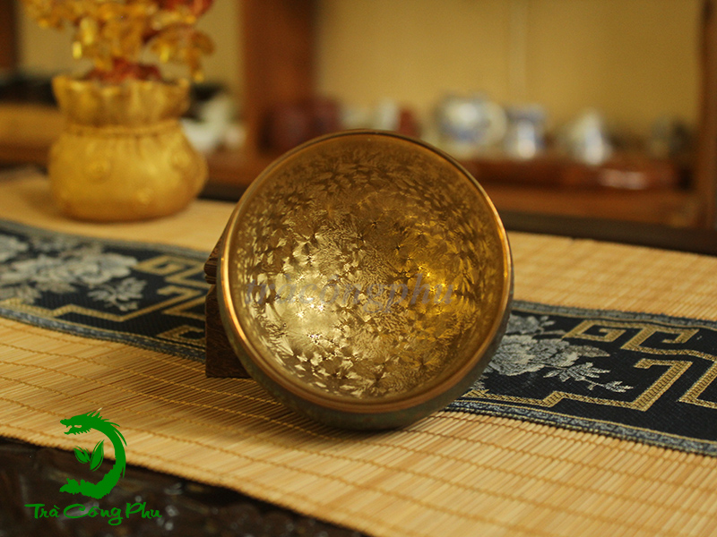 Chén C422 được tráng men oxit kim loại